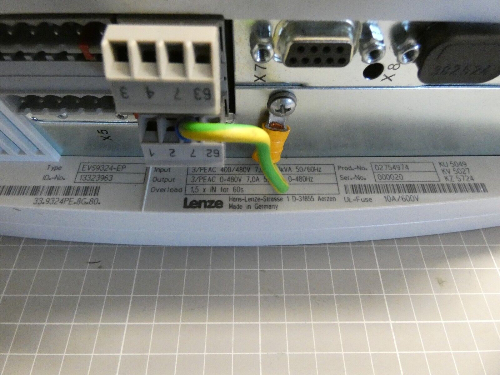 MINT CONDITION LENZE EVS9324-Ep Servo Drives
