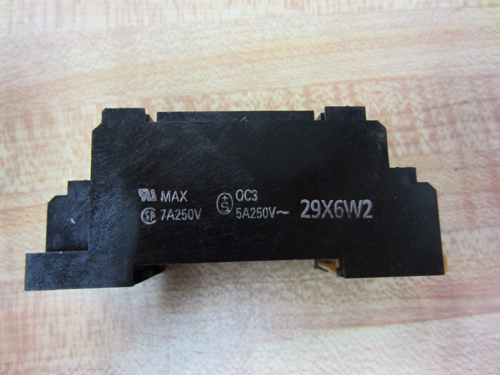 Omron PYF08A-E Relay Socket .