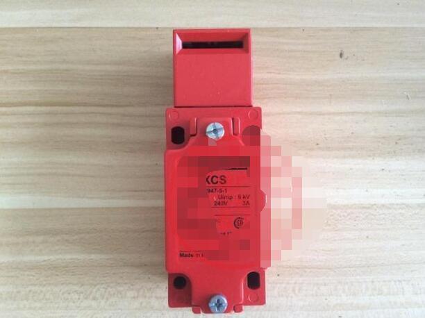 1PC NEW Schneider safety switch XCSA501 XCS-A501 free shipping
