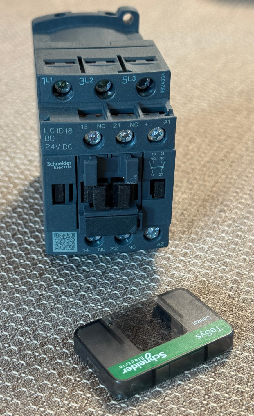 Schneider LC1D18BD IEC Contactor TeSys Deca, nonreversing, 18A, 3 phase, 24VDC