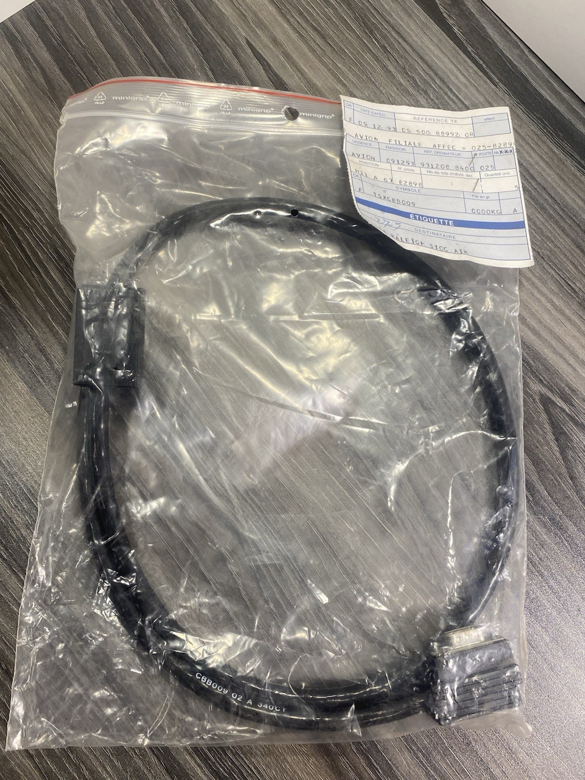 Schneider CBB009 TSX-CBB009 Chaining Cable for Modicon TSX DMF Extension .9M