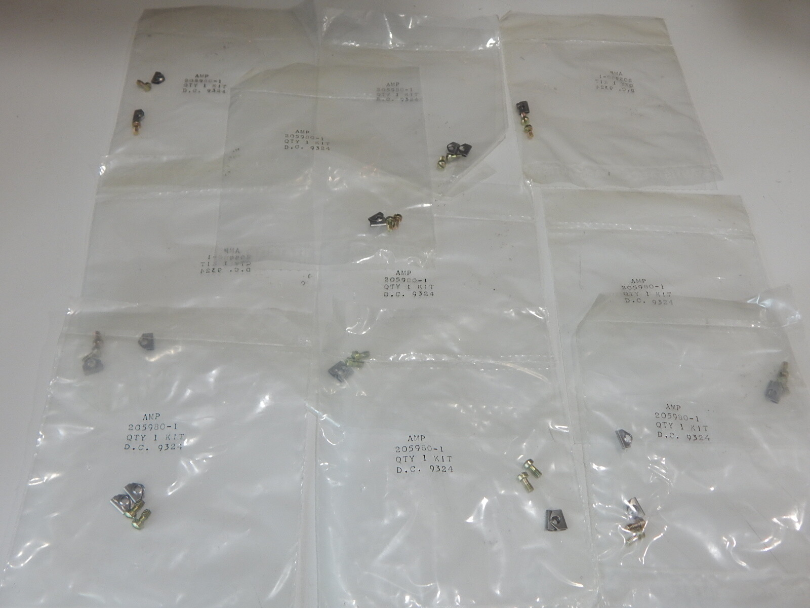 AMP 205980-1 D SUB MALE SCREW RETAINER KIT 2 SCREWS & CLIP 4-40 -LOT OF 10 KITS