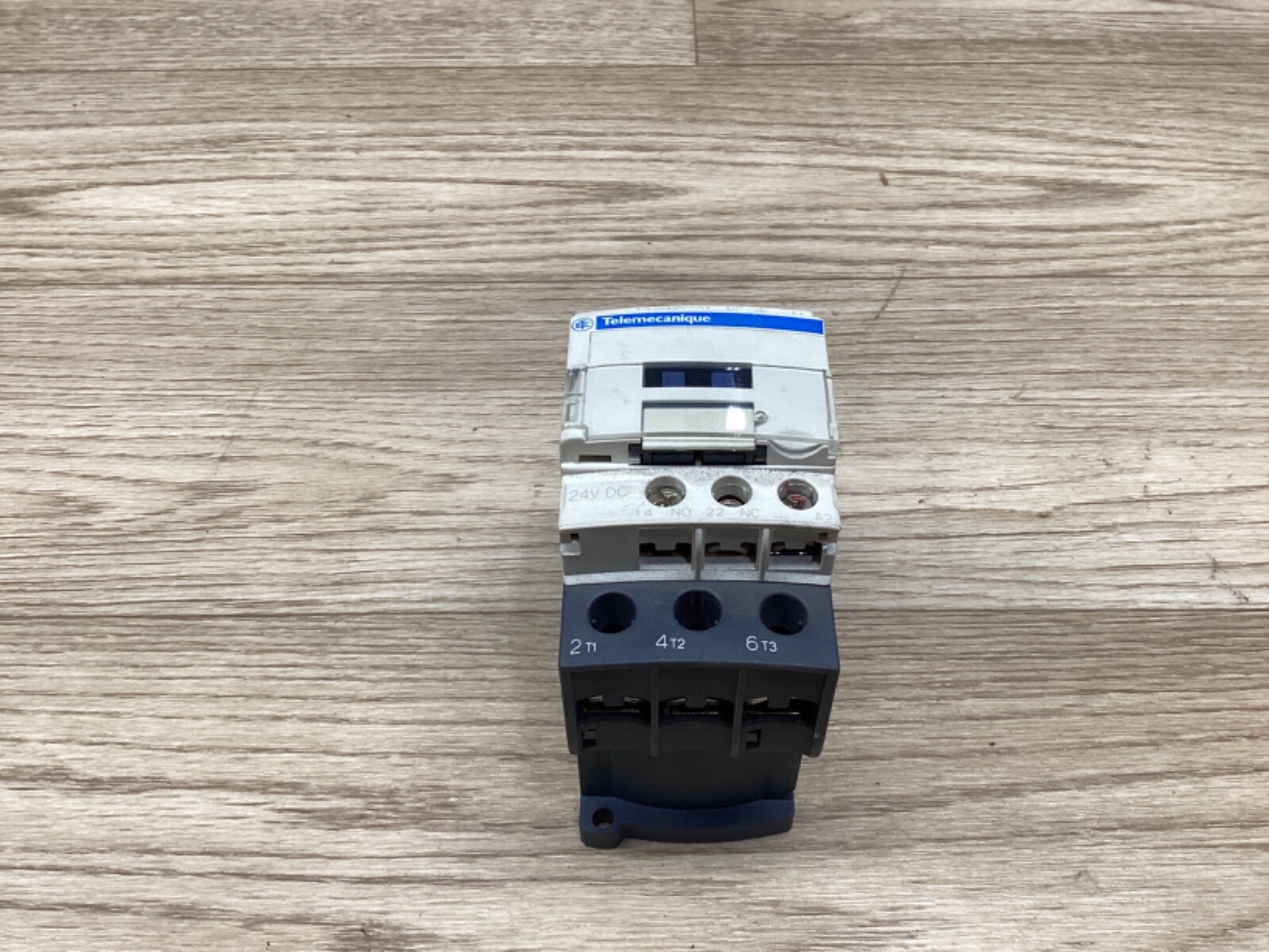 Telemecanique Electric Contactor LC1D25BD 24V #2186FMLH25