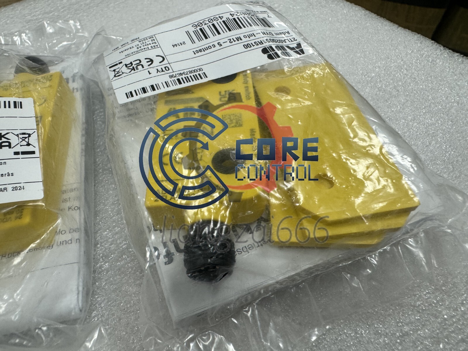 New 1Pcs 2TLA020051R5100 ABB Adam Safety Door Sensor