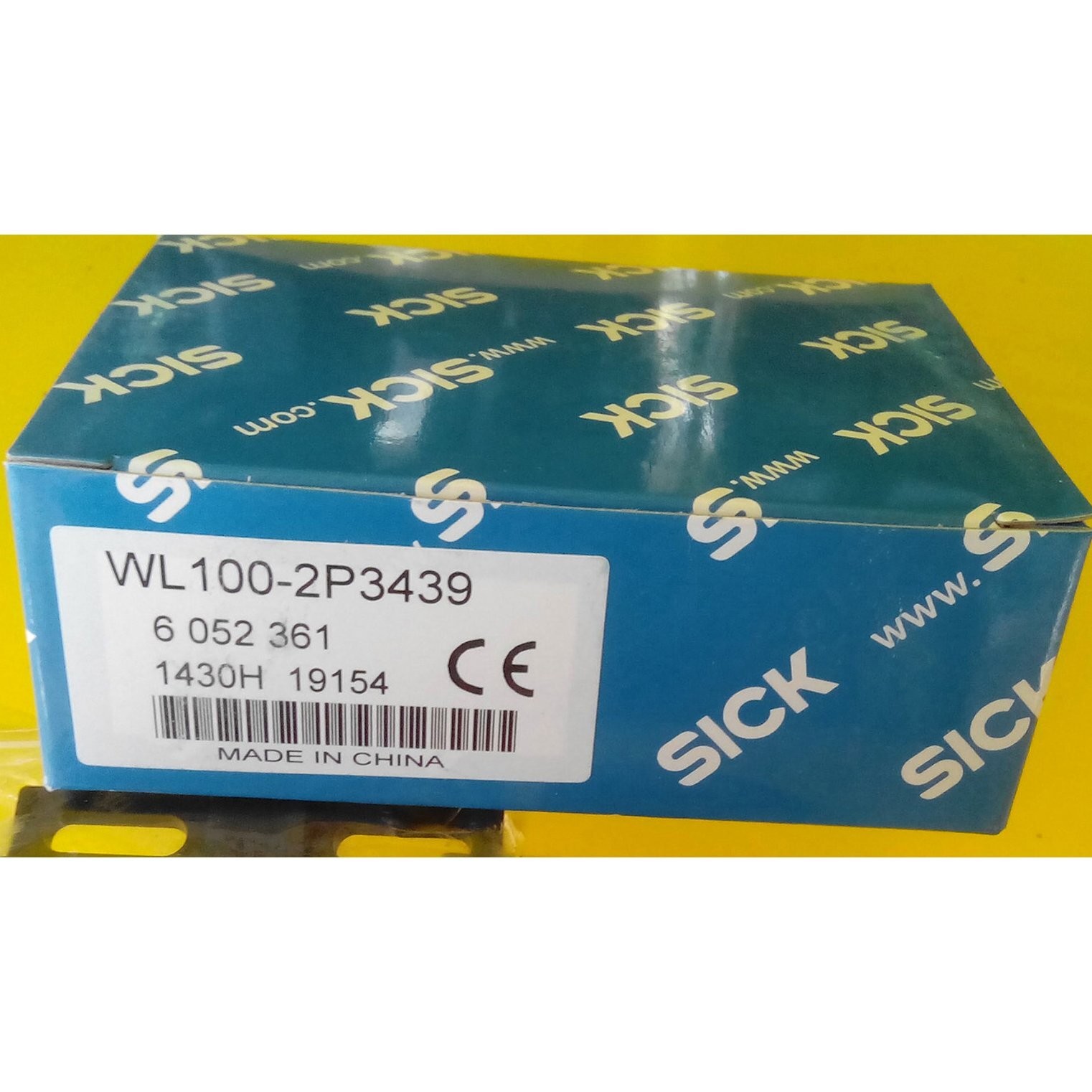 SICK WL100-2P3439 Photoelectric Sensor New One WL1002P3439 Free Shipping