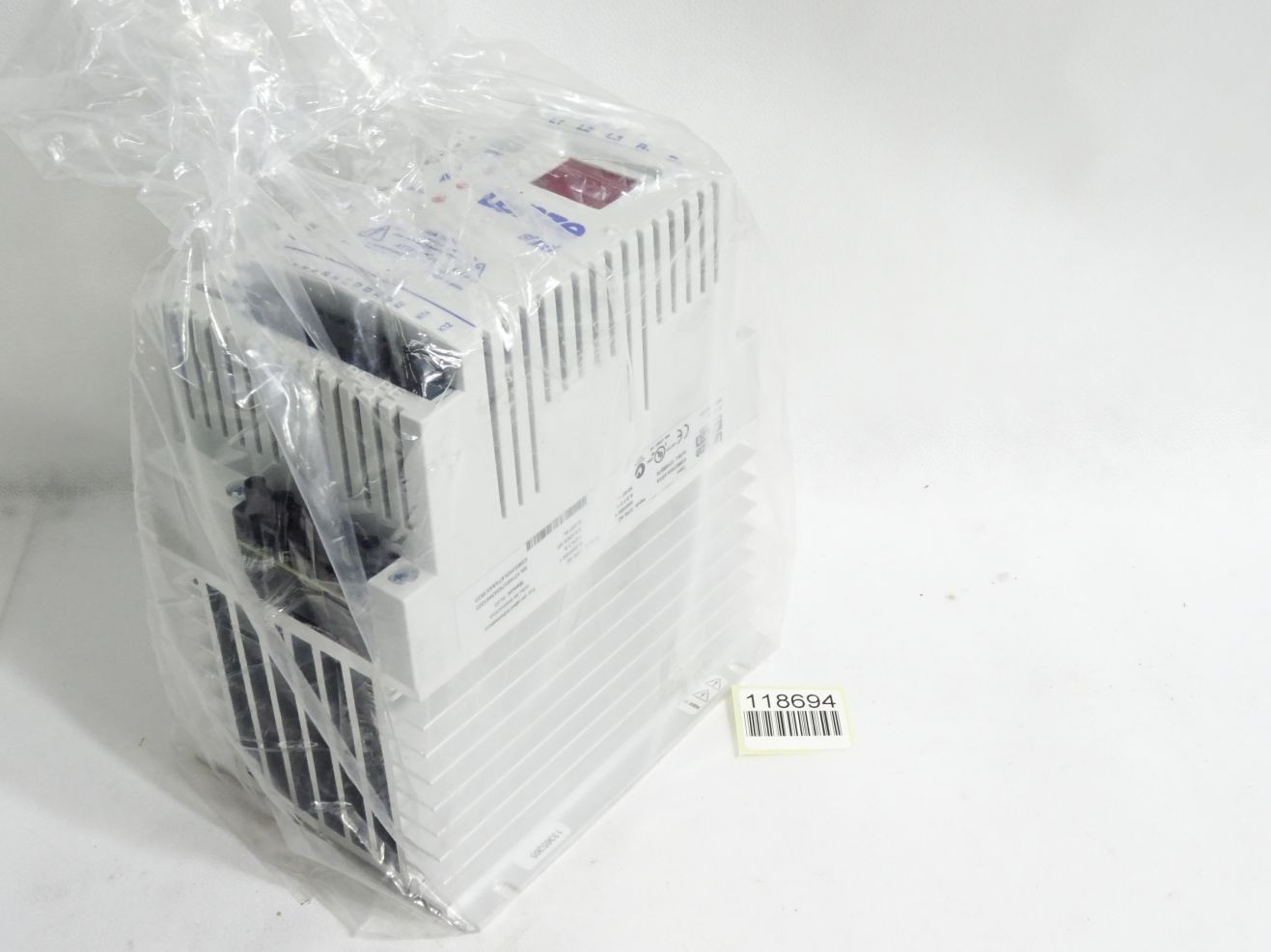 Lenze SMD Frequency Inverter ESMD302L4TXA 13188576 3.0kW / New