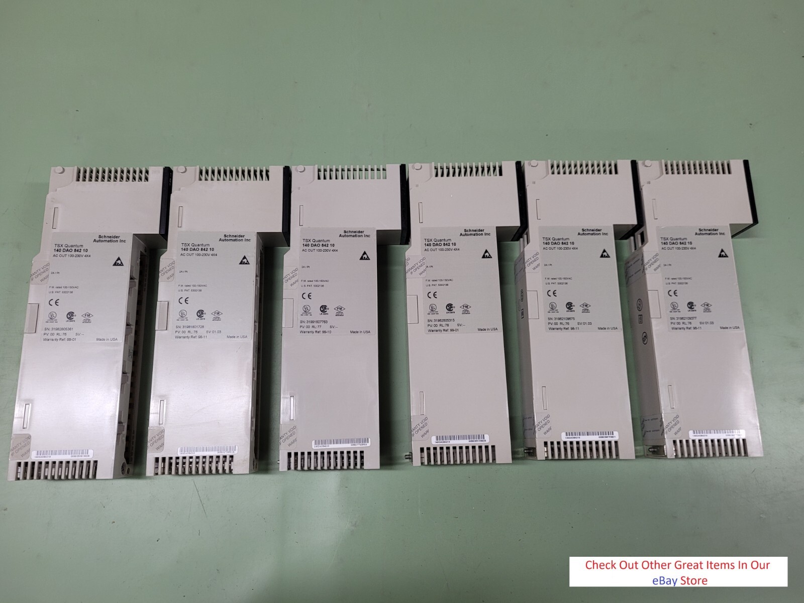 Schneider 140DAO84210 Output Module, 100-230VAC, 4X4