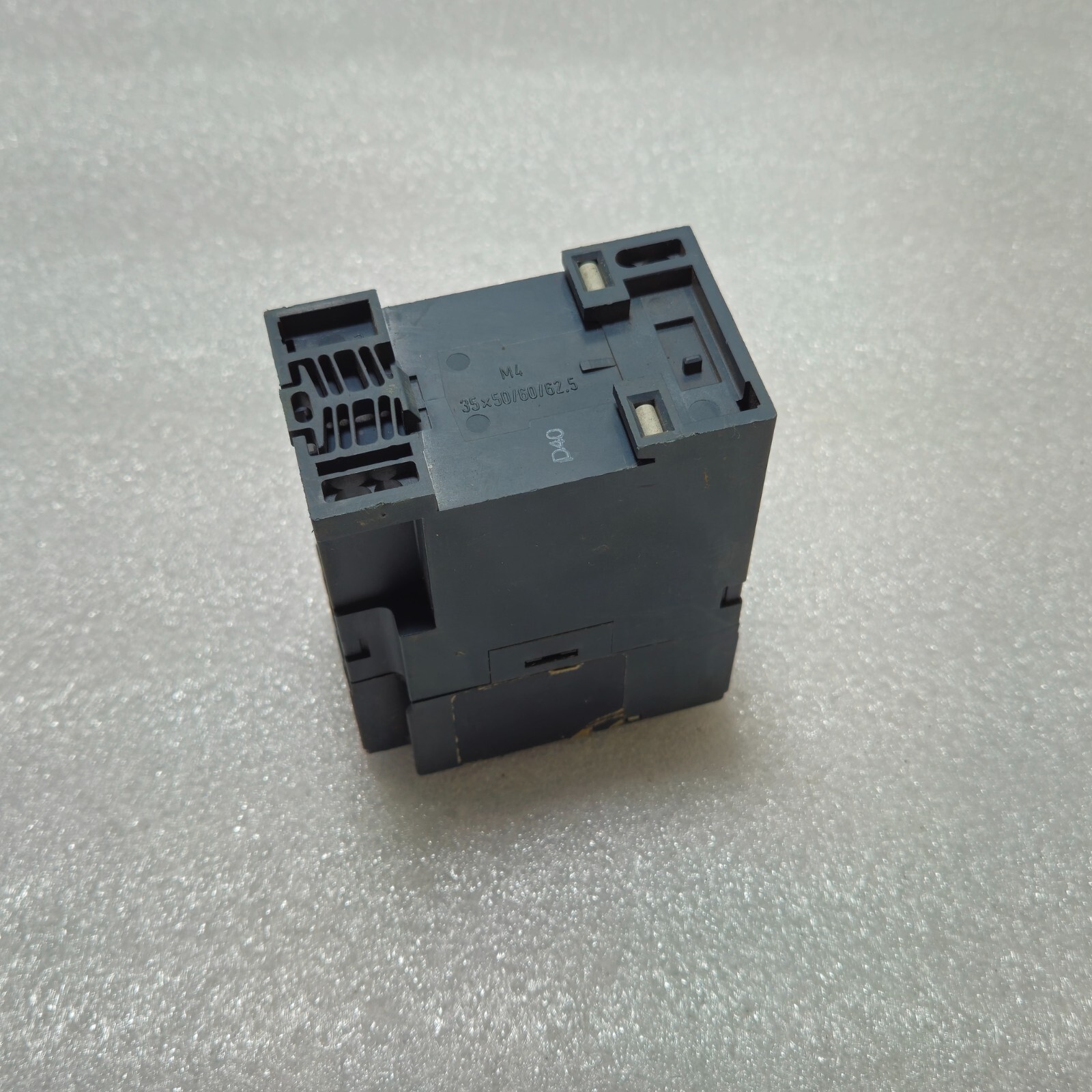 SIEMENS 7PU3040-0BB34 ON DELAY TIMER 24V AC/DC