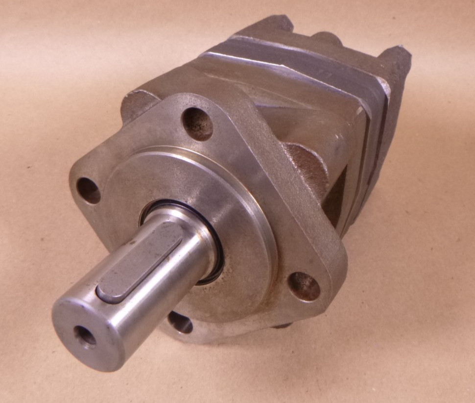 White Danfoss Hydraulic Motor OMS80 151F0500 OMS Series Orbital 4-Hole 32mm