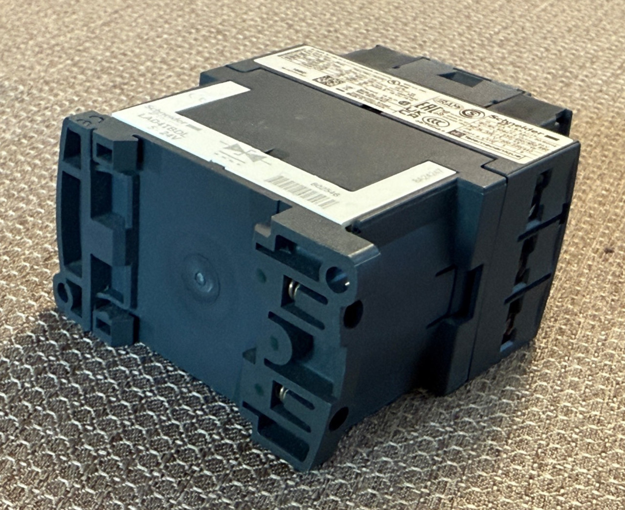 Schneider LC1D18BD IEC Contactor TeSys Deca, nonreversing, 18A, 3 phase, 24VDC