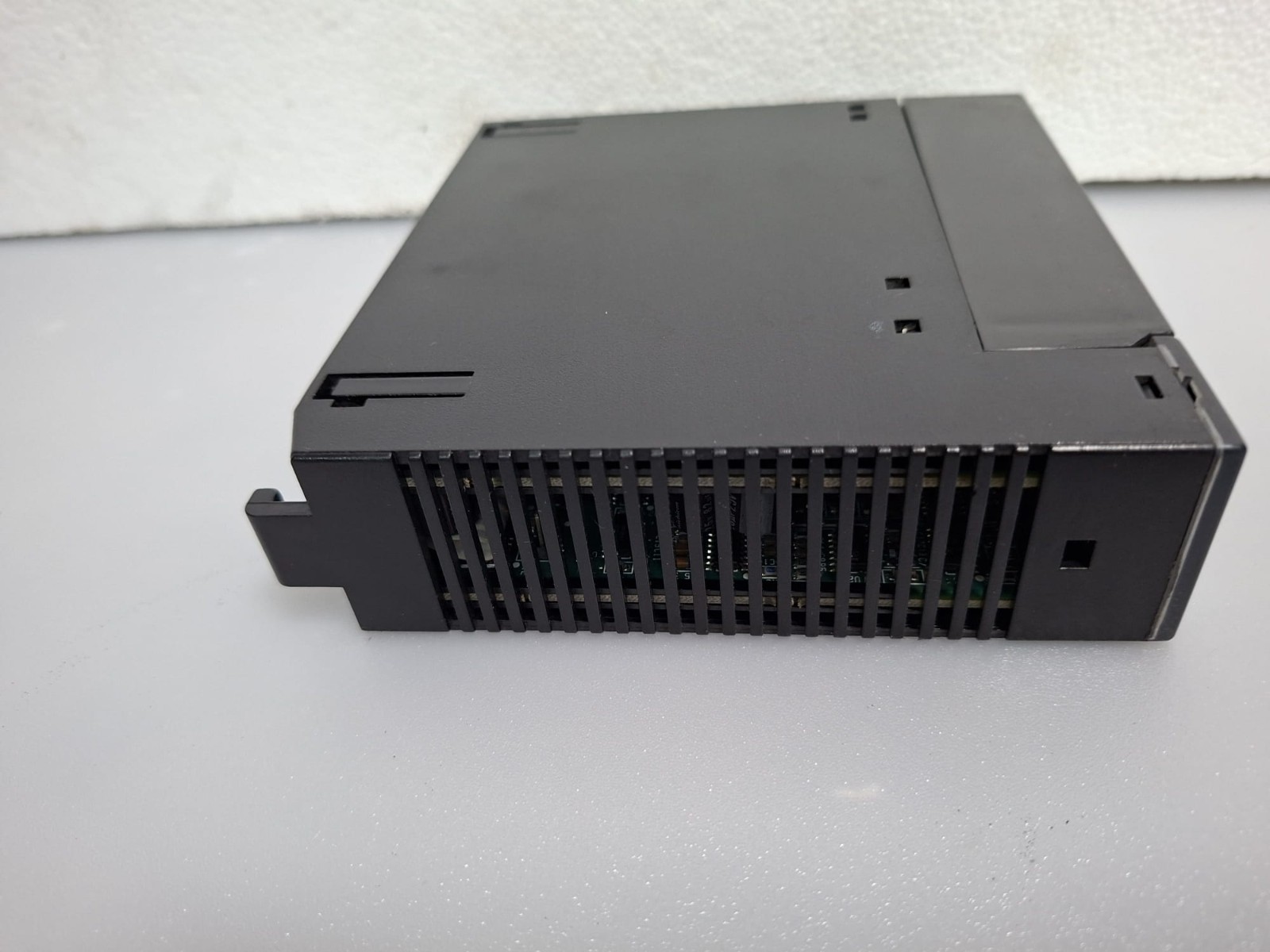 GE Fanuc IC693TCM302B Temperature Control Module for 90-30 PLC, 8-Channel, 24VDC
