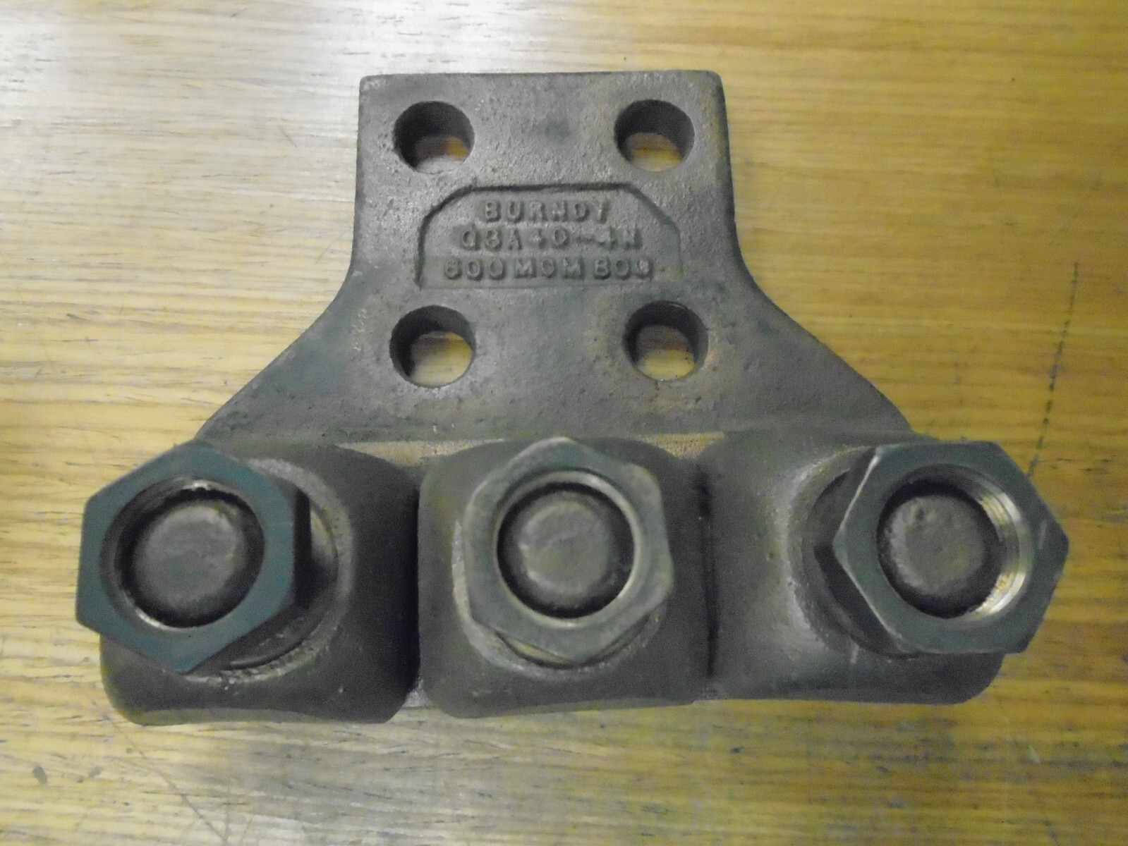 Burndy P/N: Q3A40-4N Qiklug Terminal, 600-800 kcmil Conductor