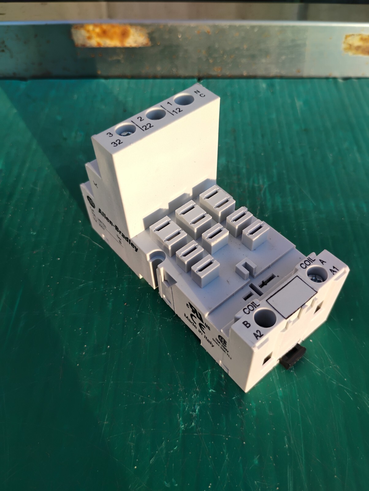 Allen Bradley 700-HN153 Ser B Relay Socket Base 15A 300V
