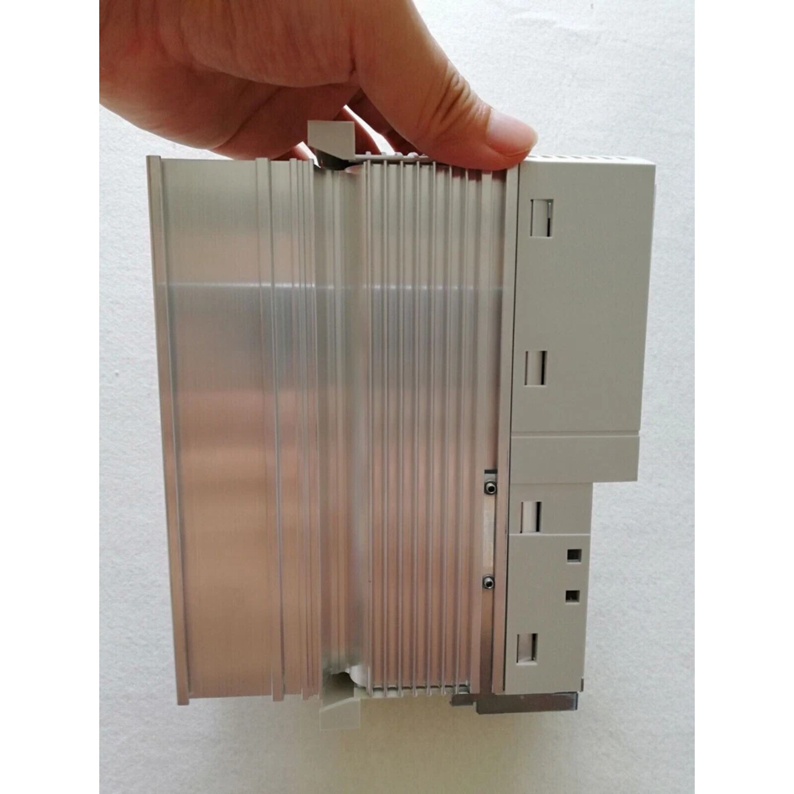 NEW LENZE E82EV551K4C NEW LENZE E82EV551_4C Inverter 8200 Vector 0.55kW