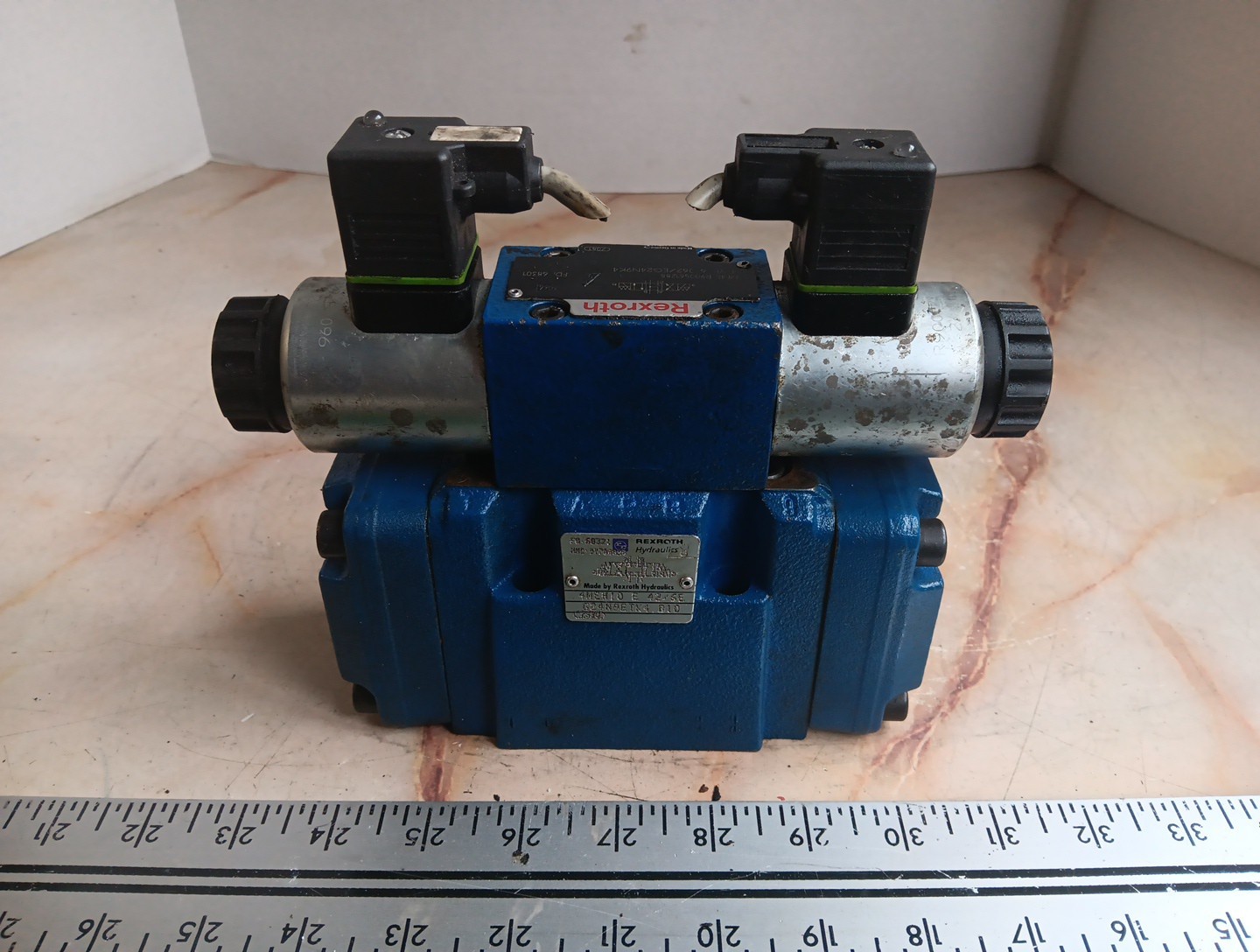 REXROTH 4WEH10E42/6E & R900561288 4WE6J62/EG24N9K4 DIRECTIONAL SPOOL VALVE
