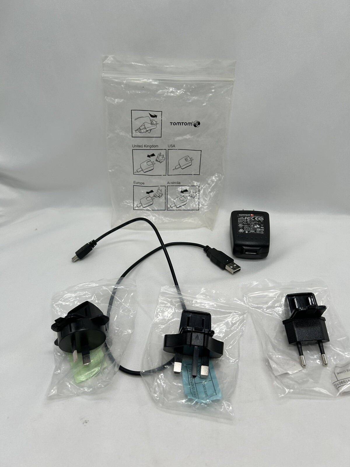 TOMTOM A05T2-05MU / A05T205MU Power adapter charger complete set