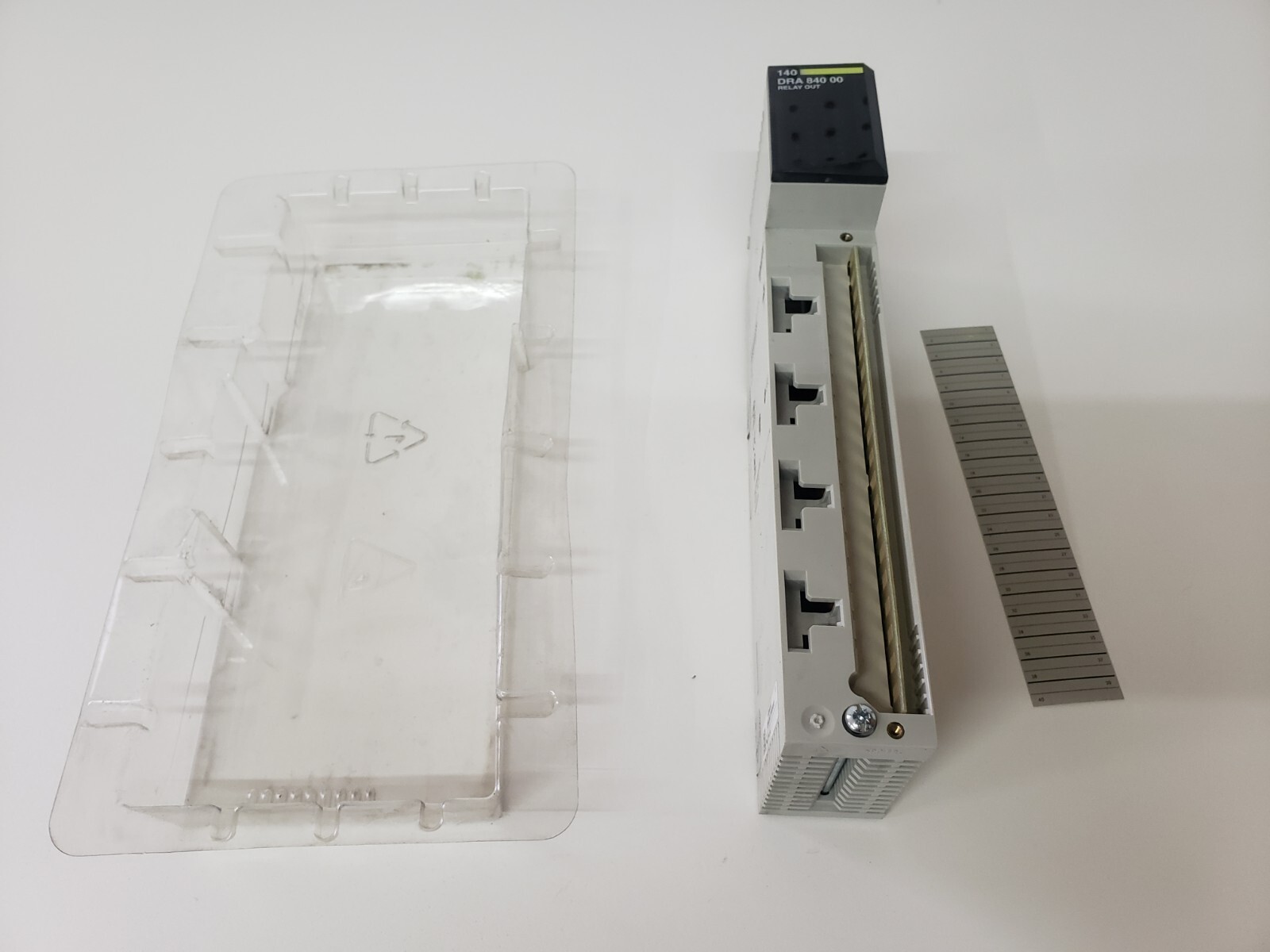 UNUSED – Schneider Electric Modicon Quantum 140DRA84000 Relay Out 16X1