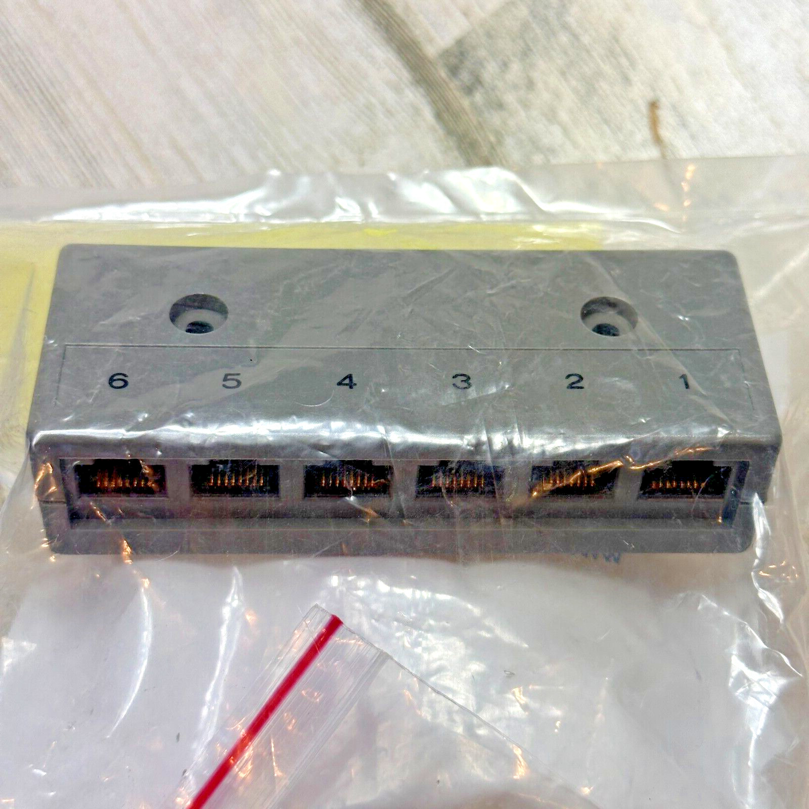 L-COM TDS1881S 6 Way Bridging Adapter, RJ45 (8×8)