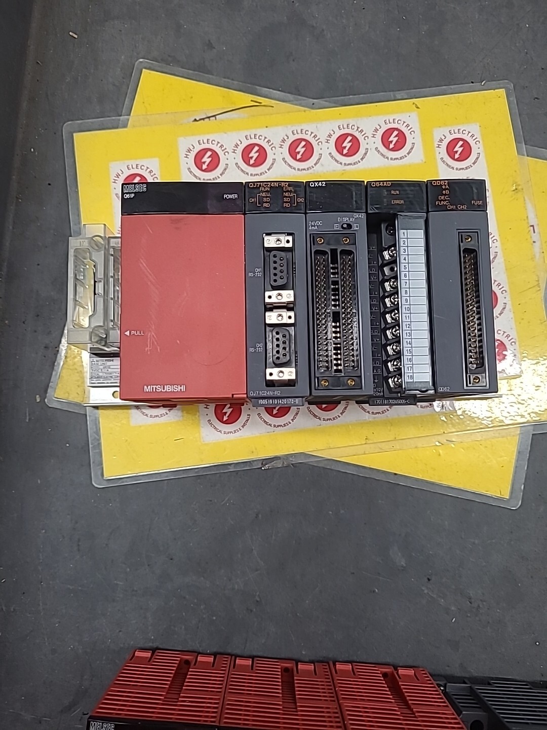 MITSUBISHI CPU MODULE, Q65B BASE UNIT, Q61P POWER SUPPLY MELSEC