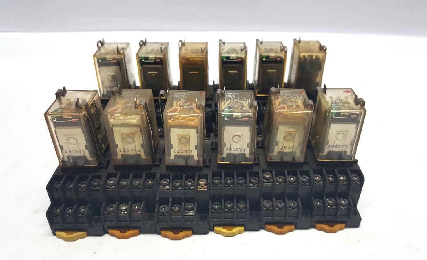 OMRON MY4N 24VDC POWER RELAY WITH BASE PYF14A / LOT OF 12