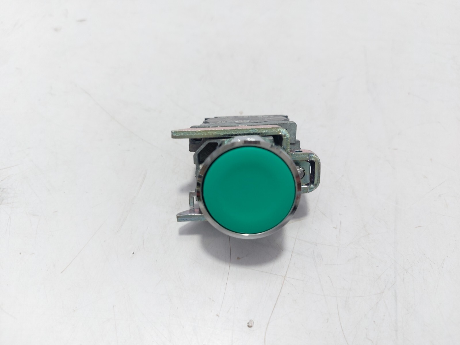 Schneider Electric ZBE-101 Pushbutton Green – Lot of 2PCs