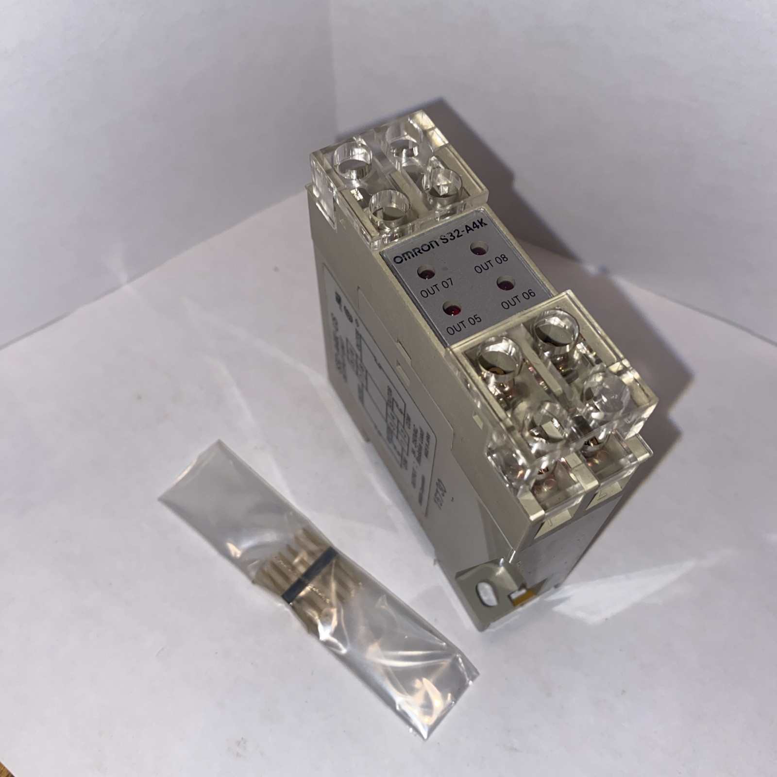 Omron S32-A4K-US PLC Output Module Unit 12VDC 3A 250VAC