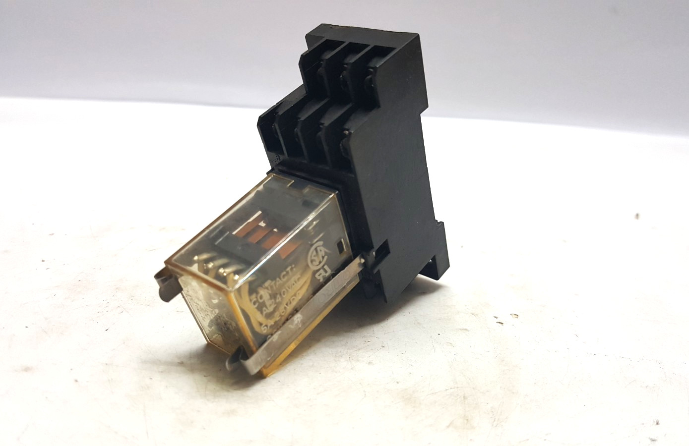 OMRON MY4N 24VDC POWER RELAY WITH BASE PYF14A / LOT OF 12