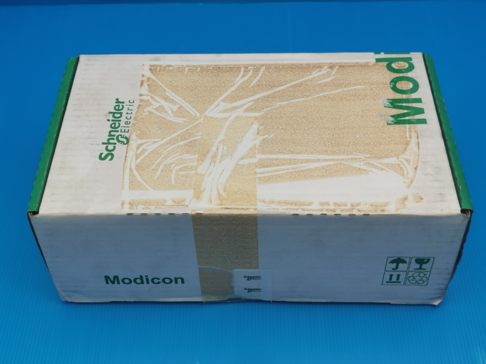 Schneider 140CPU67160R CPU STD EXCG EXCHANGE New open box