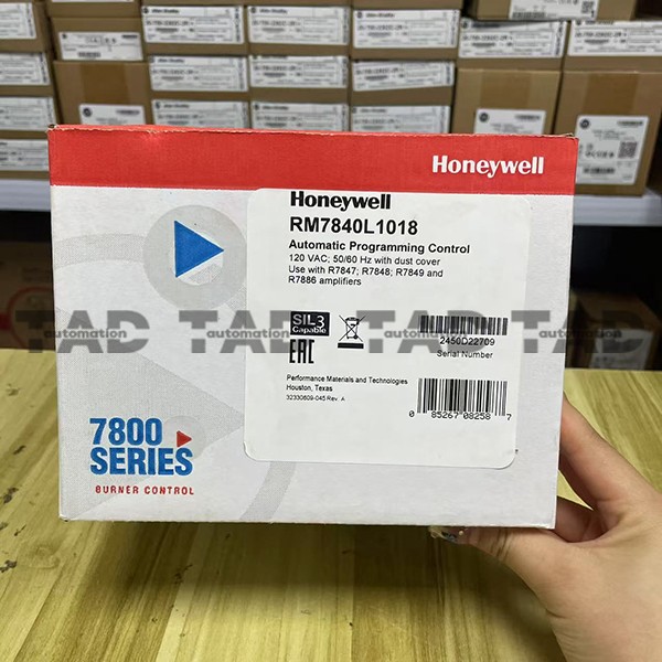 Brand New Honeywell RM7840L1018 120V AC Industrial Combustion Safety Controller
