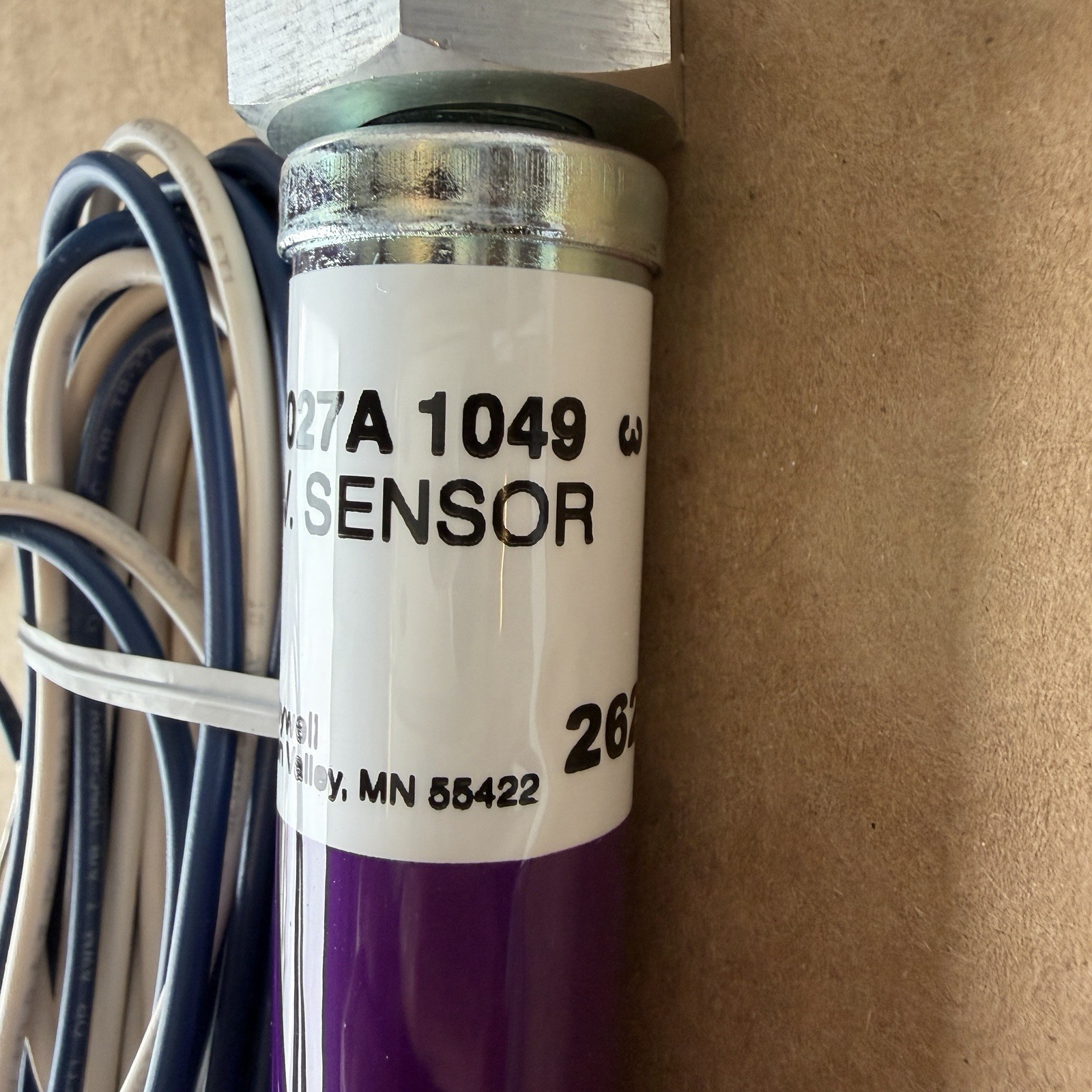 OEM Honeywell C7027A1049 Minipeeper UV Flame Detector Sensor 1/2” NPT 8ft Leads