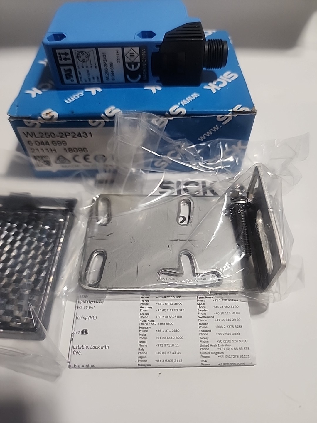 NEW SICK WL250-2P2431 Replace WL250-P430 Photoelectric Sensor Switch WL250-2