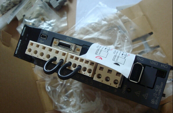 One Mitsubishi MR-J3-40B Servo Drive MRJ340B New In Box Expedited Shipping
