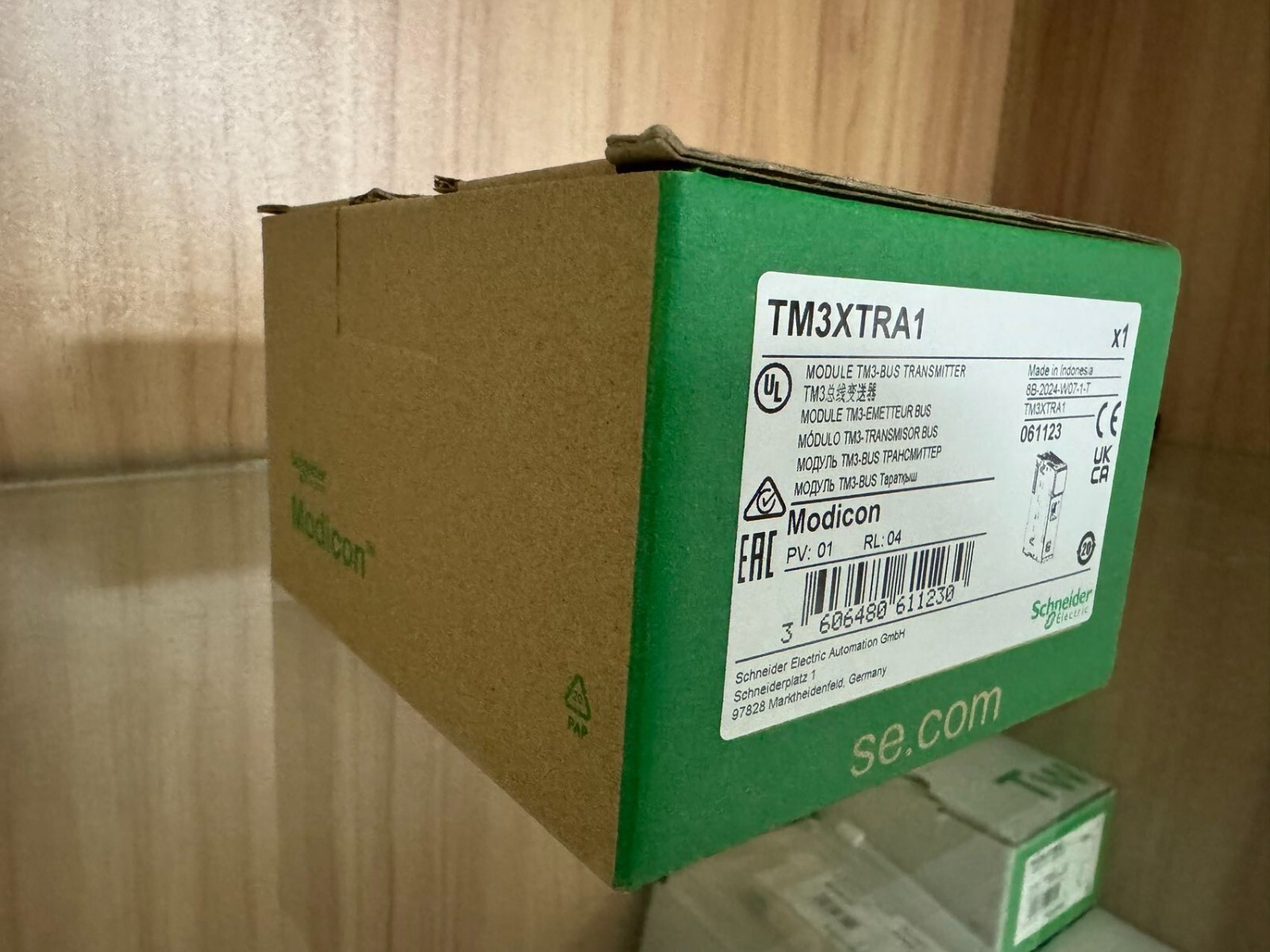 For NEW Schneider Programmable Logic Controller Module TM3XTRA1 With box