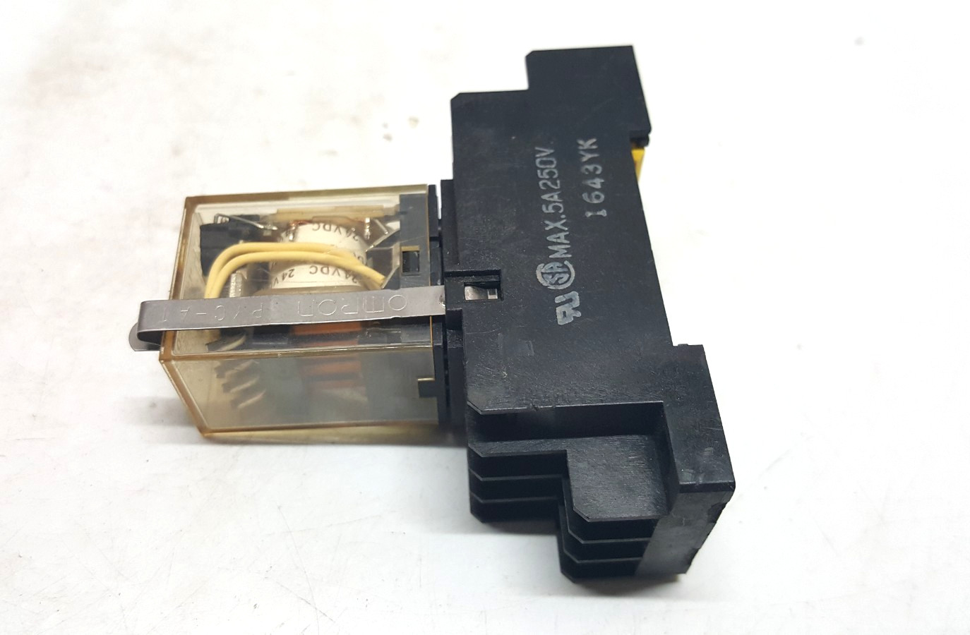 OMRON MY4N 24VDC POWER RELAY WITH BASE PYF14A / LOT OF 12