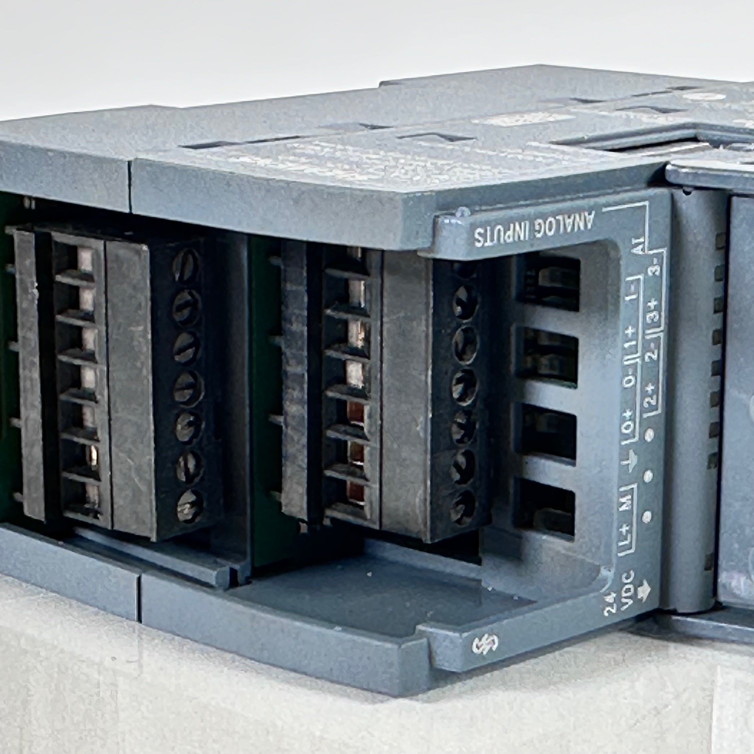 SIEMENS SIMATIC S7-1200 SM 1231 AI 6ES7 231-4HF30-0XB0 (USA Seller)
