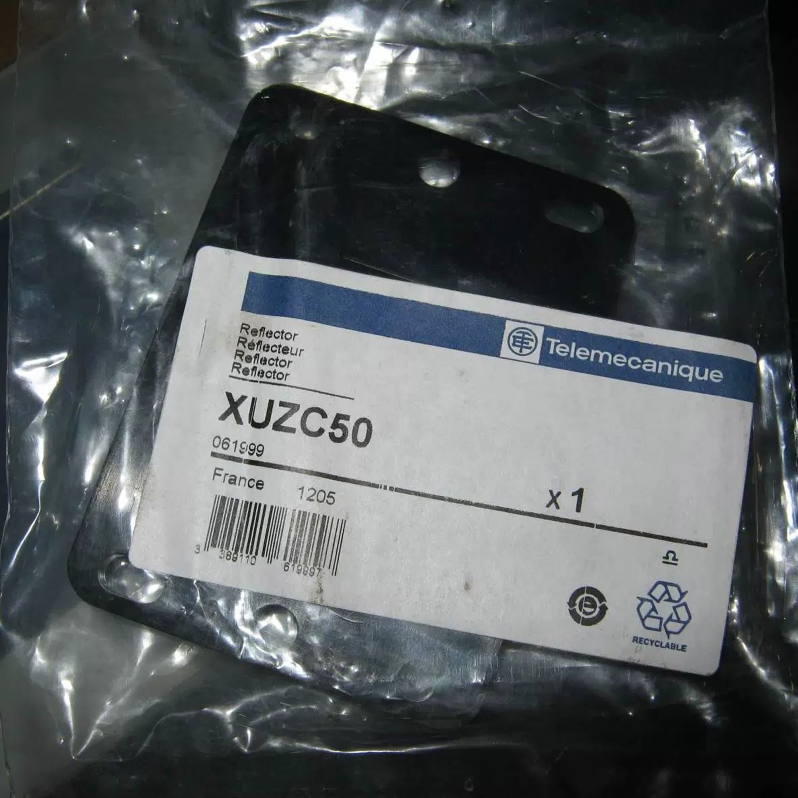 1piece NEW XUZC50 Schneider Telemecanique Reflector Free shipping