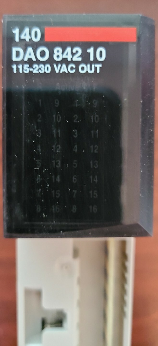 FOR PARTS ONLY Schneider 140-DAO-842-10 I/O Module