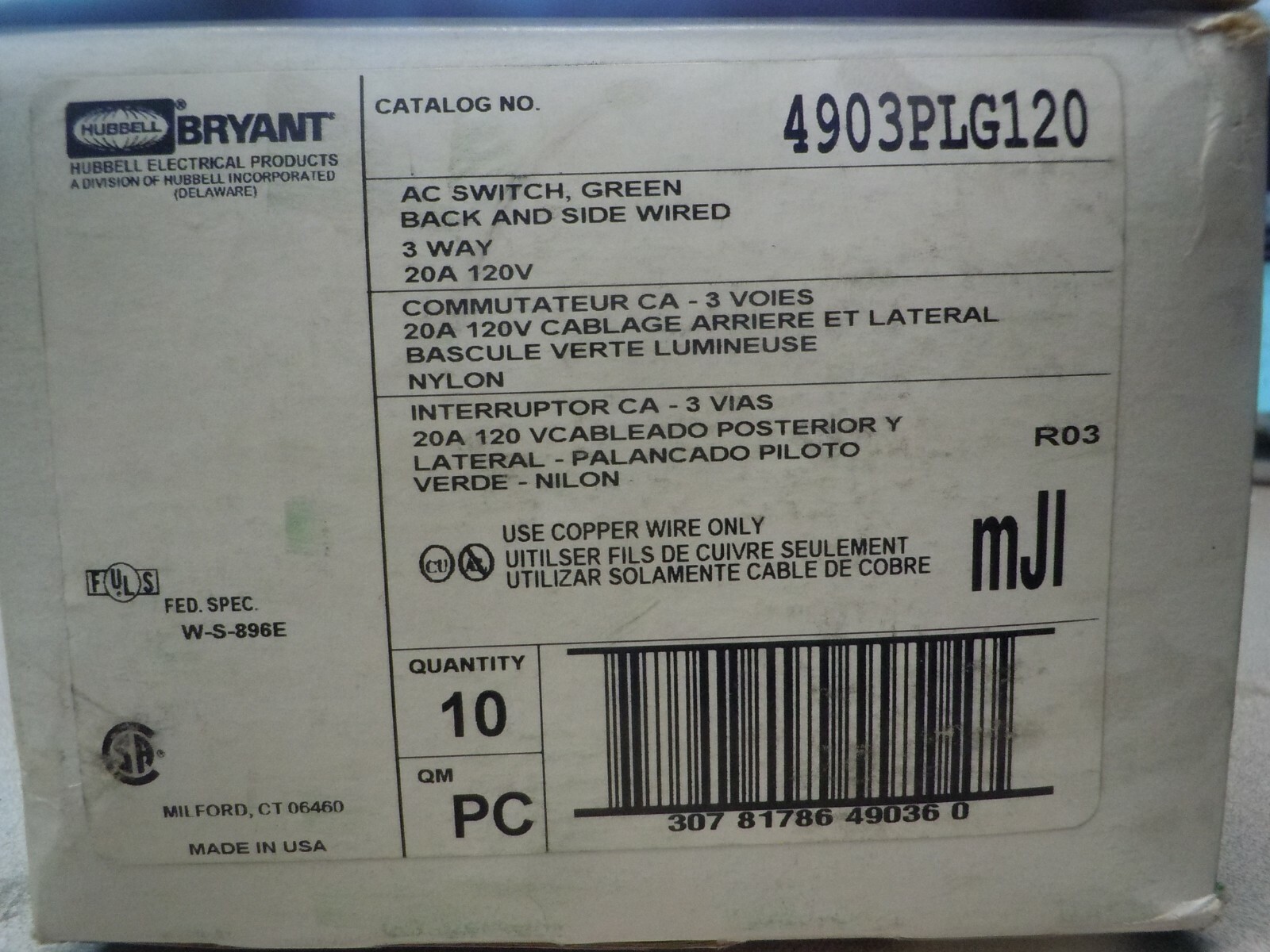 BRYANT 4903PLG120 – 3 WAY TOGGLE, INDUSTRIAL GRADE, 20A 120V, PL-GREEN Box of 10