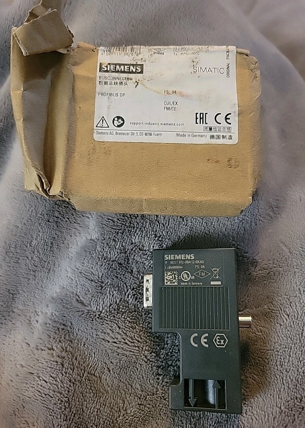 Siemens 6ES7972-0BA12-0XA0 1PC 9-Pin Connector