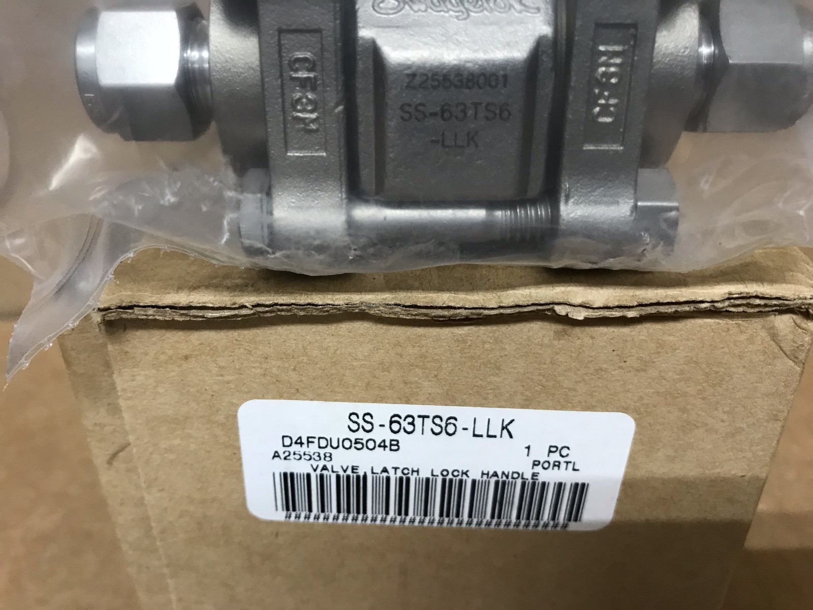 NIB SS63TS6LLK SWAGELOK SS-63TS6-LLK VALVE LATCH LOCK HANDLE SST FREESHIPSAMEDAY