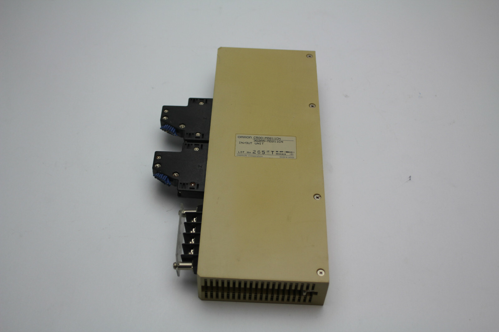 Omron C500-MD211CN Input/Output Unit 16 Position Module 3G2A5-MD211CN Used