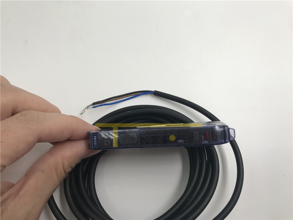 1PC Keyence Digital Fiber Optic Sensor Switch Amplifier FS-V31 FSV31 New in box