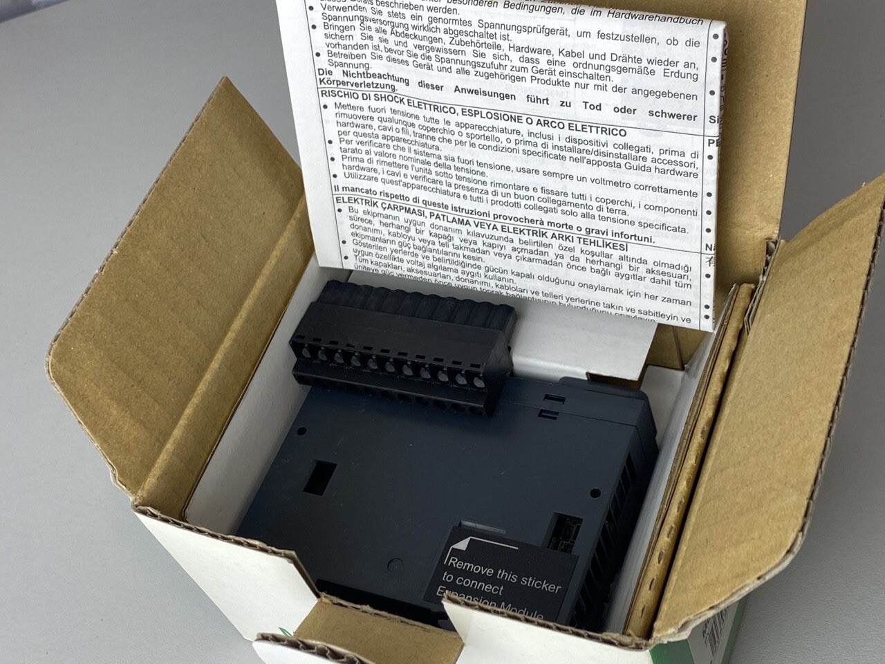 Schneider TM3DM8R Discrete I/O module Modicon TM3 8 IO (4in, 4relay outputs) 24V
