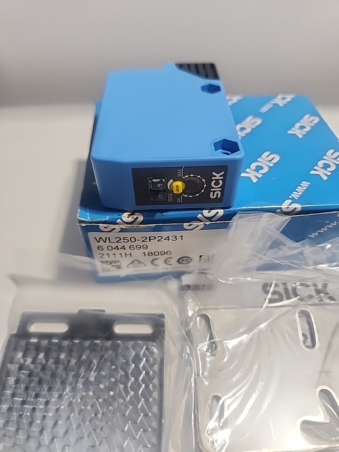 NEW SICK WL250-2P2431 Replace WL250-P430 Photoelectric Sensor Switch WL250-2