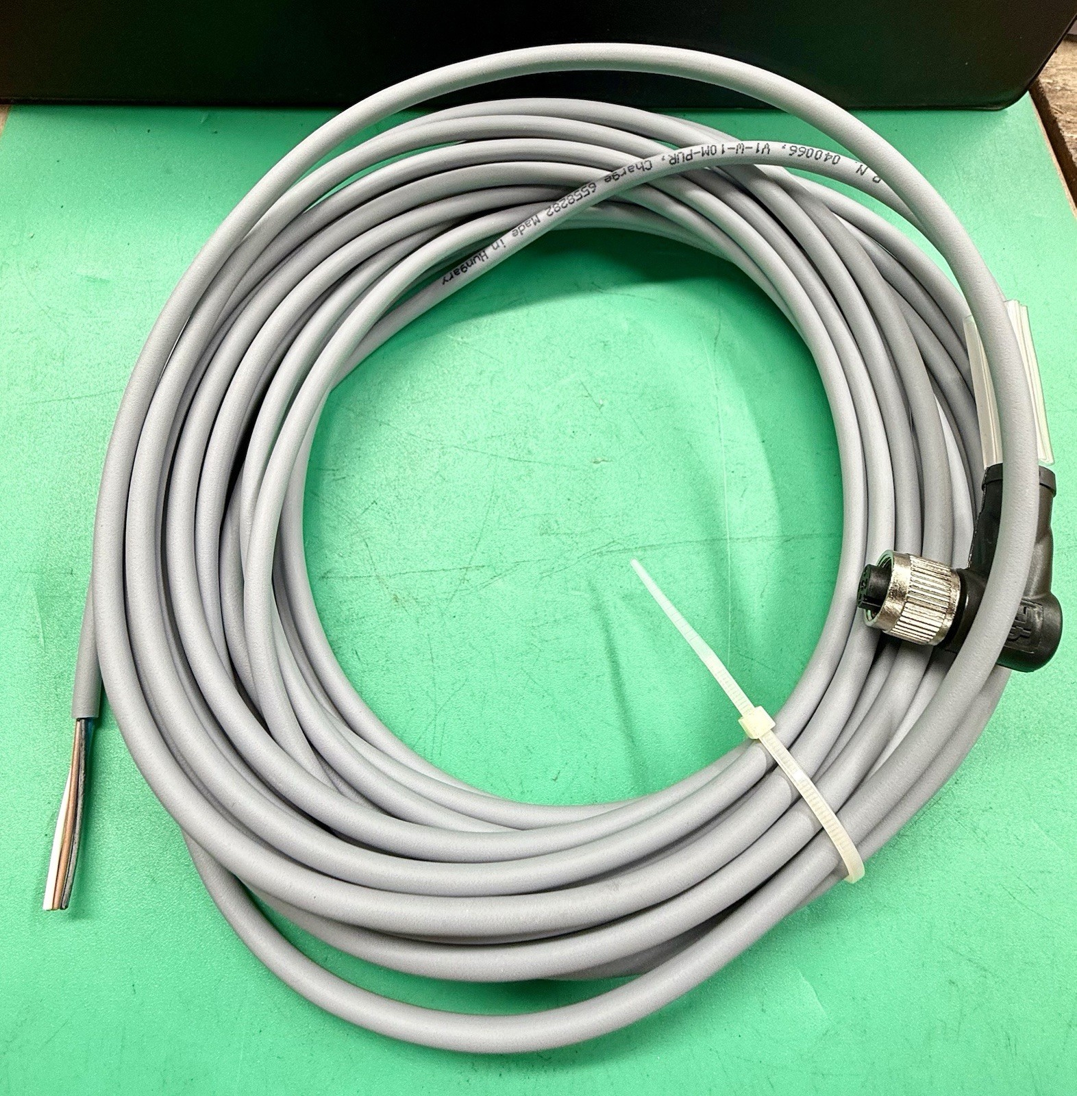 NEW PEPPERL + FUCHS V1-W-10M-PUR QD CABLE / FEMALE CORDSET✨SHIPS FREE✨