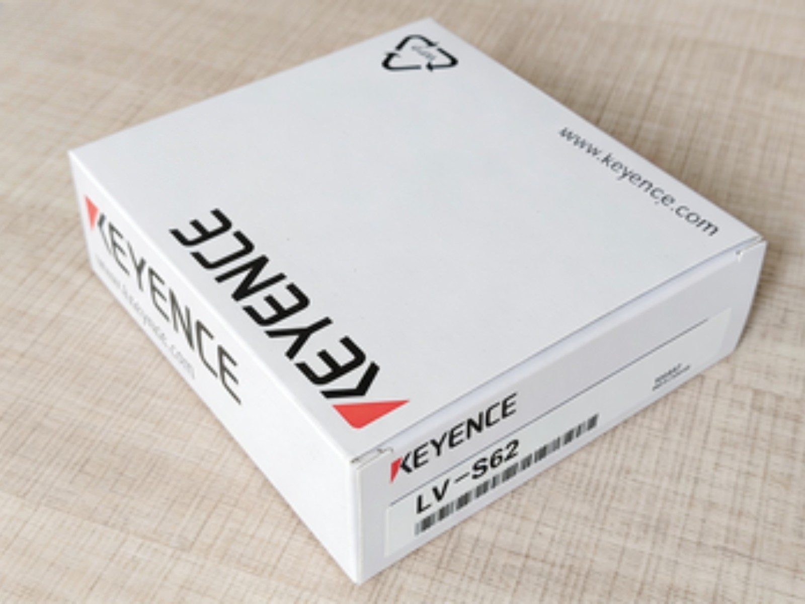LV-S62 NEW Keyence LVS62 Laser Sensor