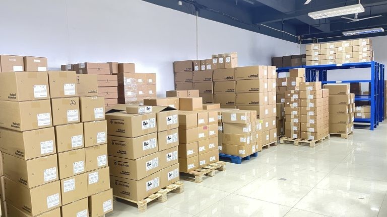 1pcs brand new schneider TM3DM24R PLC Fast delivery