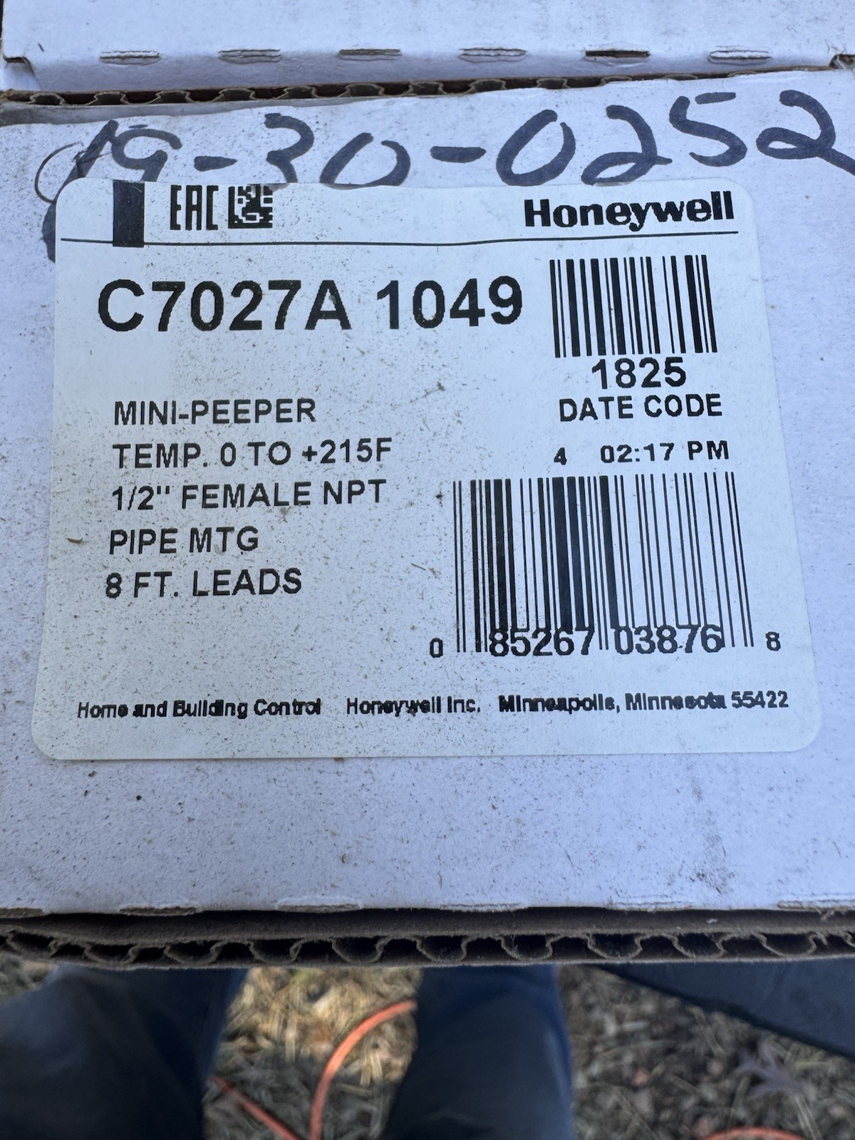 Honeywell c7027a1049 flame detector sensor new in box