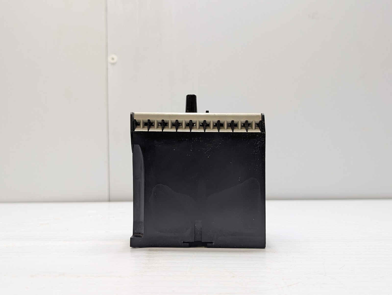 SIEMENS 3UN9 102 THERMISTOR RELAY 110/220V 50/60Hz