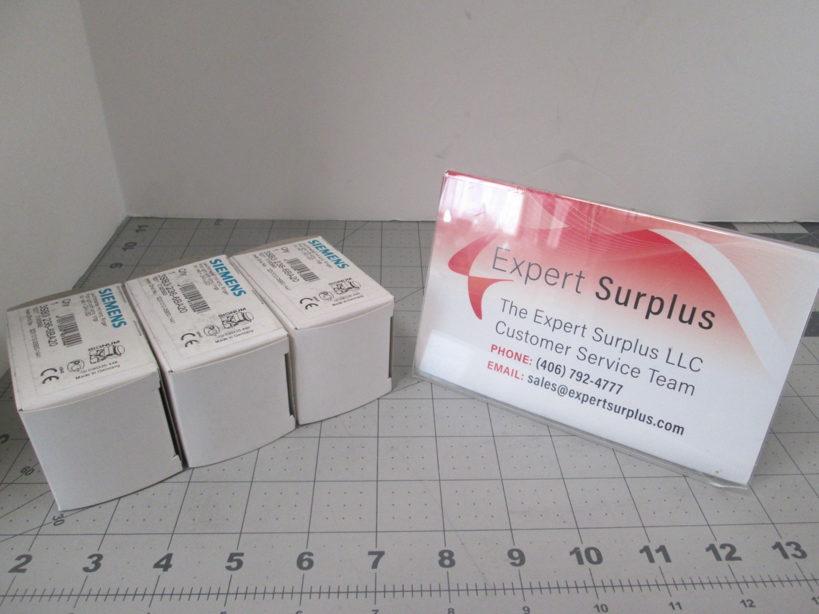 Siemens, 3SB3 236-6BA20, Red Pilot Light Indicator, New, Lot of 3